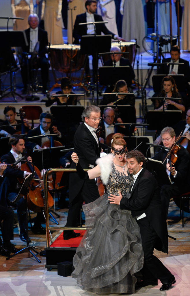Franz Welser-Möst dirigiert die Fledermaus mit der Staatskapelle Dresden
