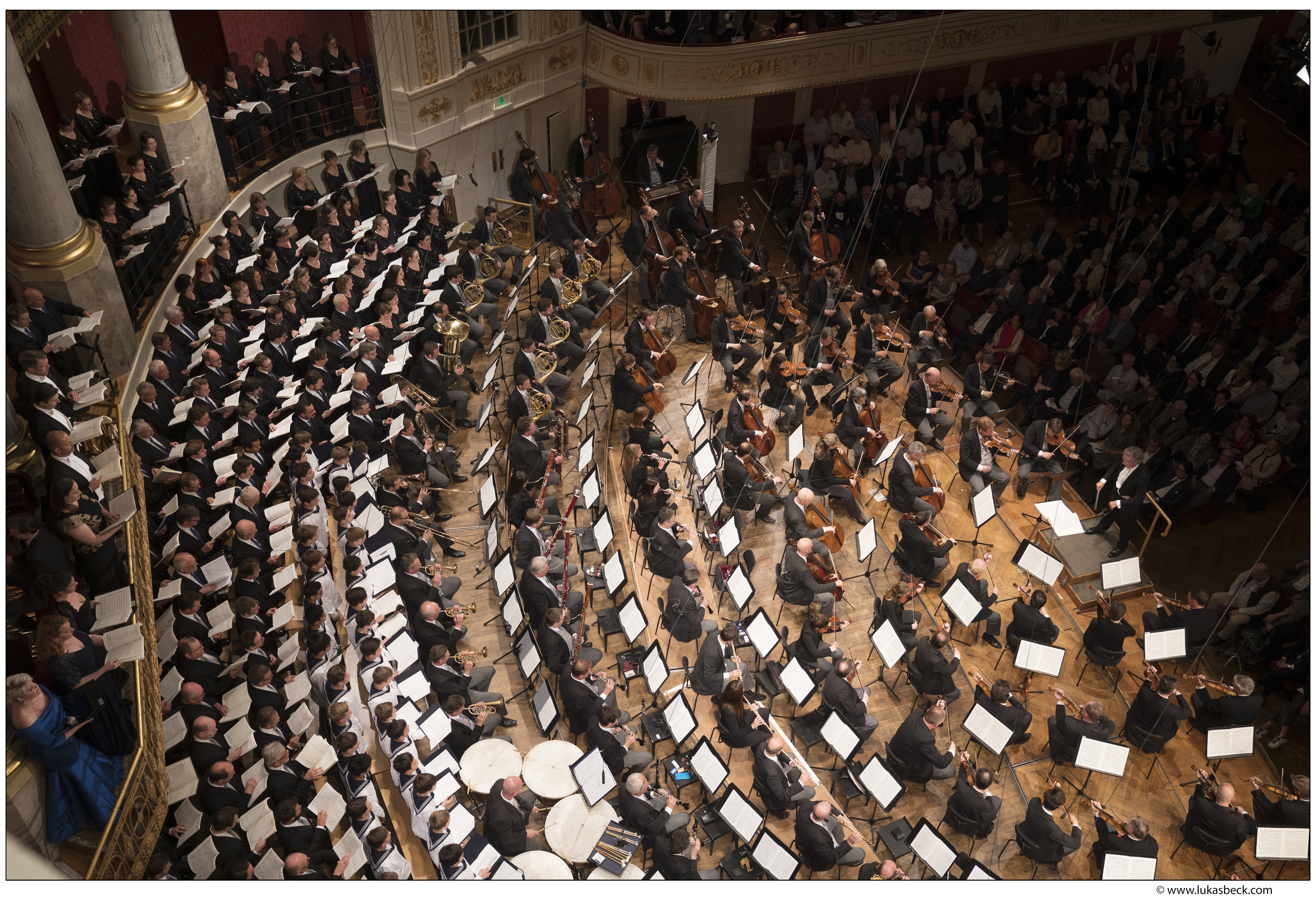Franz Welser-Möst and the Vienna Philharmonic at the Wiener Konzerthaus conducting Mahler 8