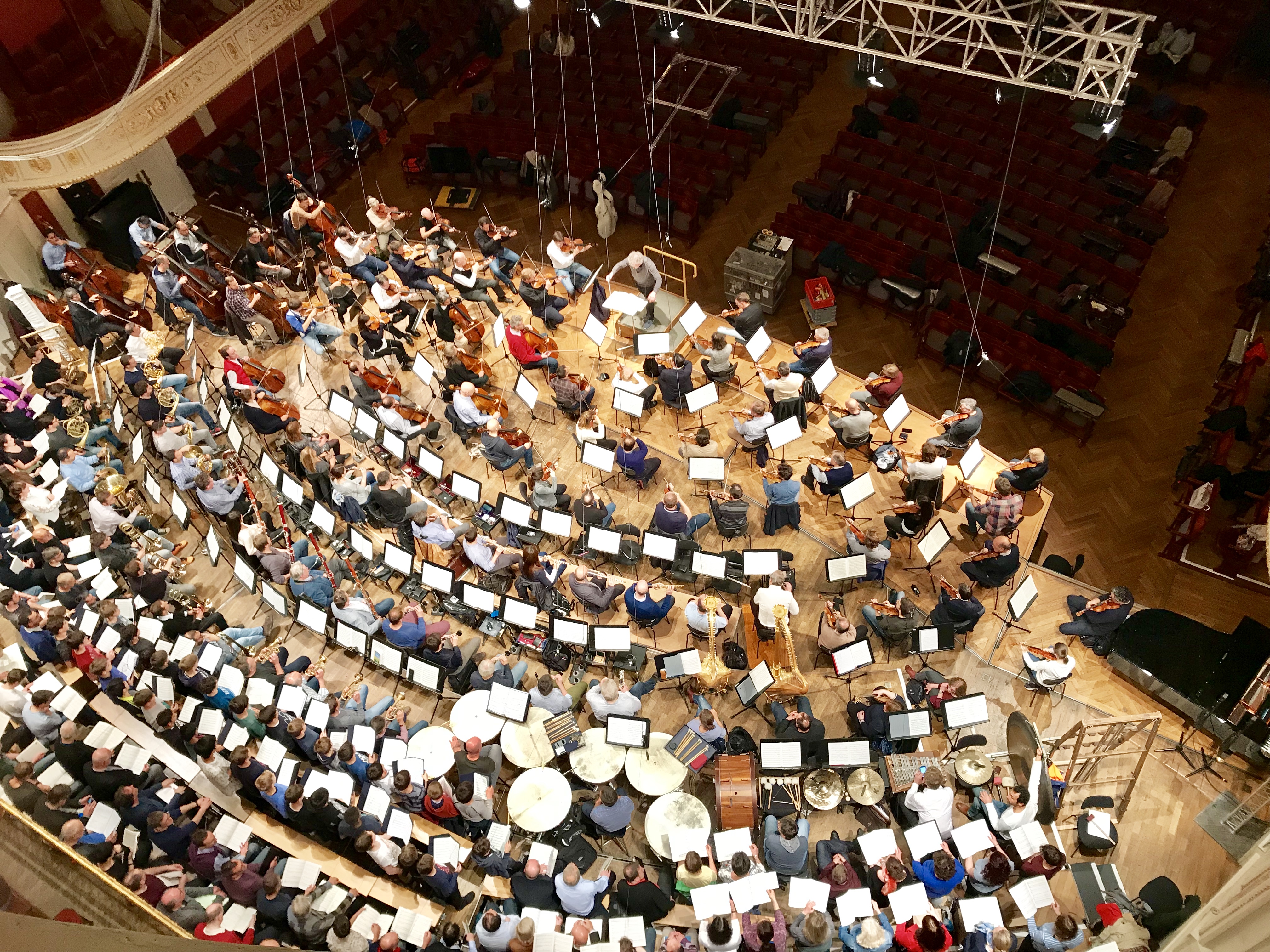 Franz Welser-Möst with the Vienna Philharmonic conducting Mahler 8 at the Wiener Konzerthaus