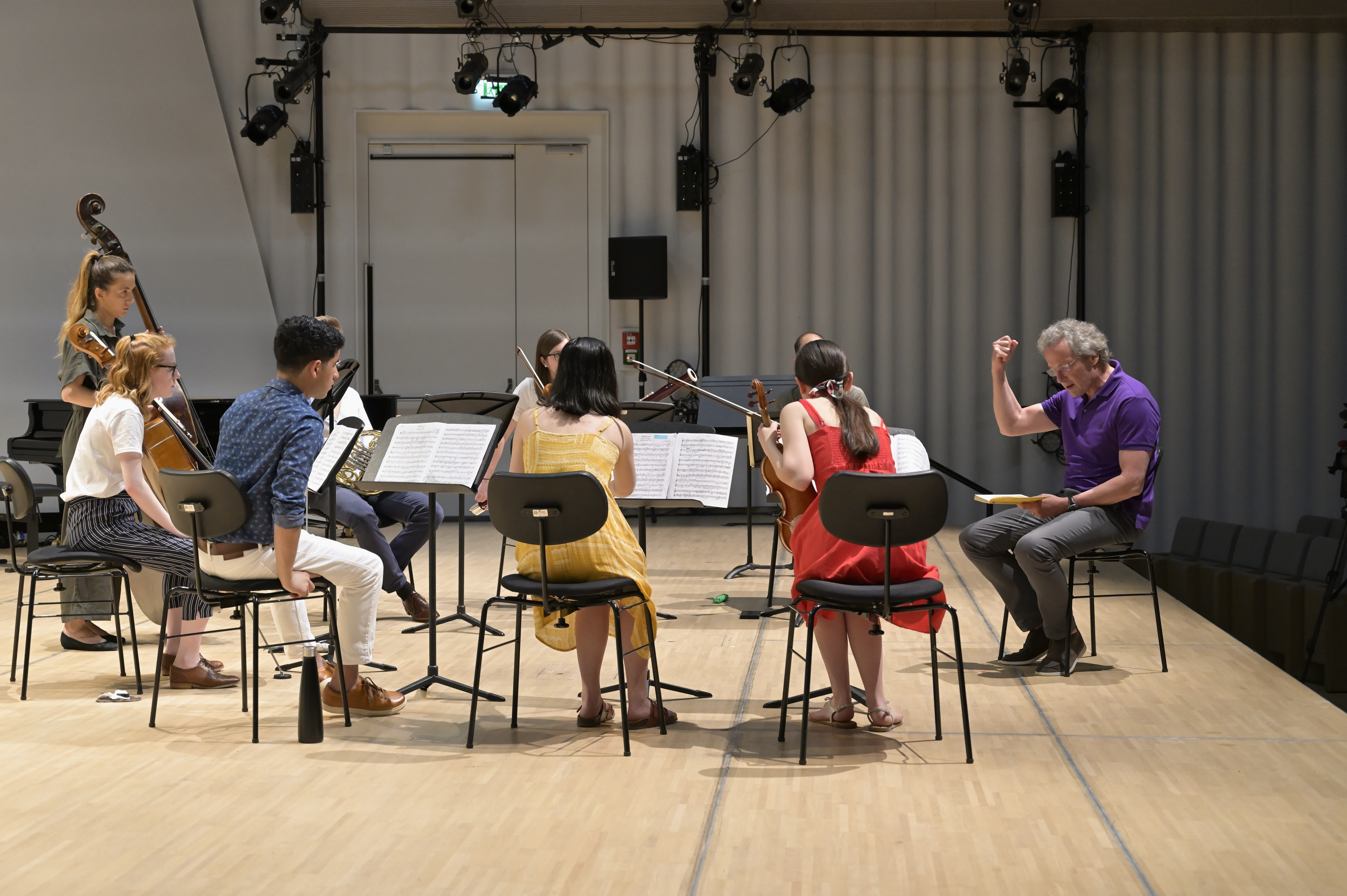 Franz Welser-Möst coacht junge Musiker aus Cleveland und Linz