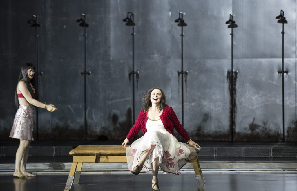 SALZBURGER FESTSPIELE 2020 ELEKTRA Premiere: 01.08.2020 Musikalische Leitung:: Franz Welser-Möst Regie: Krzysztof Warlikowski Bühne und Kostüme: Matgorzata Szczesniak Beleuchtung: Felice Ross Video: Denis Guéguin Choreografie: Claude Bardouil Dramaturgie: Christian Longchamp Photo shows:Ausrine Stundyte, Asmik Grigorian