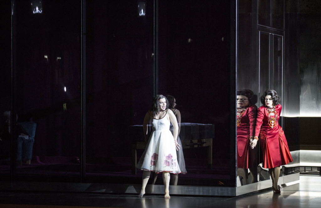 SALZBURGER FESTSPIELE 2020 ELEKTRA Premiere: 01.08.2020 Musikalische Leitung:: Franz Welser-Möst Regie: Krzysztof Warlikowski Bühne und Kostüme: Matgorzata Szczesniak Beleuchtung: Felice Ross Video: Denis Guéguin Choreografie: Claude Bardouil Dramaturgie: Christian Longchamp Photo shows:Ausrine Stundyte, Tanja Ariane Baumgartner