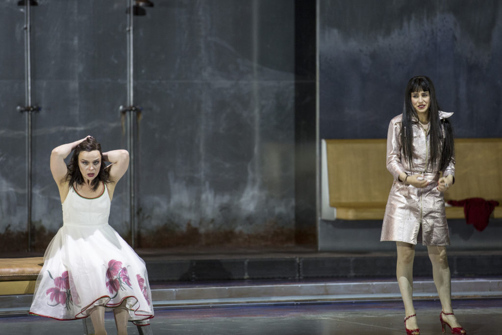 SALZBURGER FESTSPIELE 2020 ELEKTRA Premiere: 01.08.2020 Musikalische Leitung:: Franz Welser-Möst Regie: Krzysztof Warlikowski Bühne und Kostüme: Matgorzata Szczesniak Beleuchtung: Felice Ross Video: Denis Guéguin Choreografie: Claude Bardouil Dramaturgie: Christian Longchamp Photo shows:Ausrine Stundyte, Asmik Grigorian