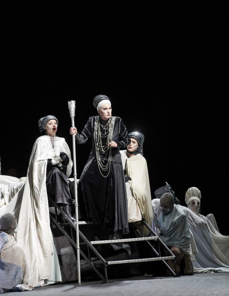 Franz Welser-Möst dirigiert die Wiederaufnahme von Elektra in der Inszenierung von Harry Kupfer an der Wiener Staatsoper im September 2020